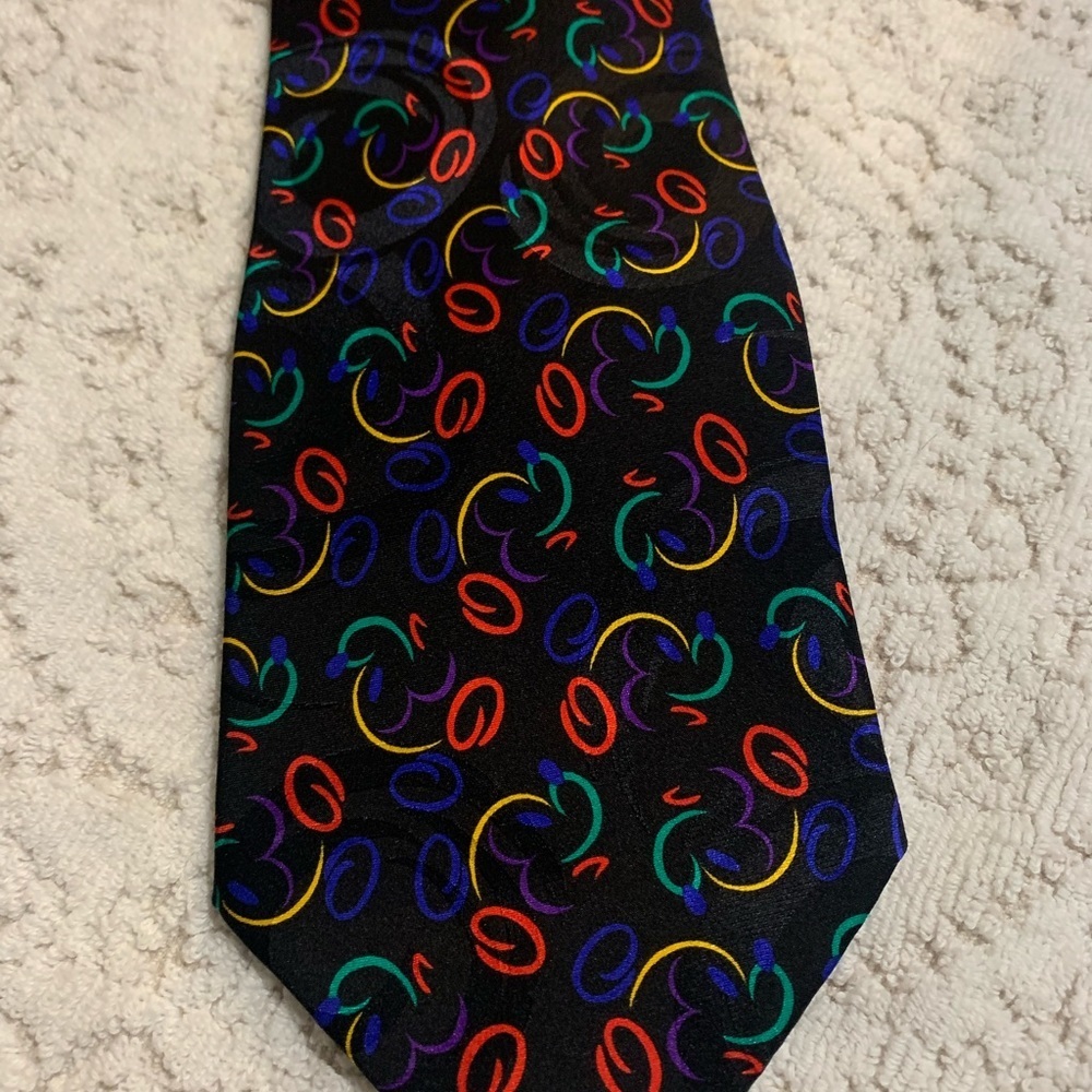 Disney Magic Vibrant Mickey Mouse Neck Tie 100% silk - Picture 5 of 6